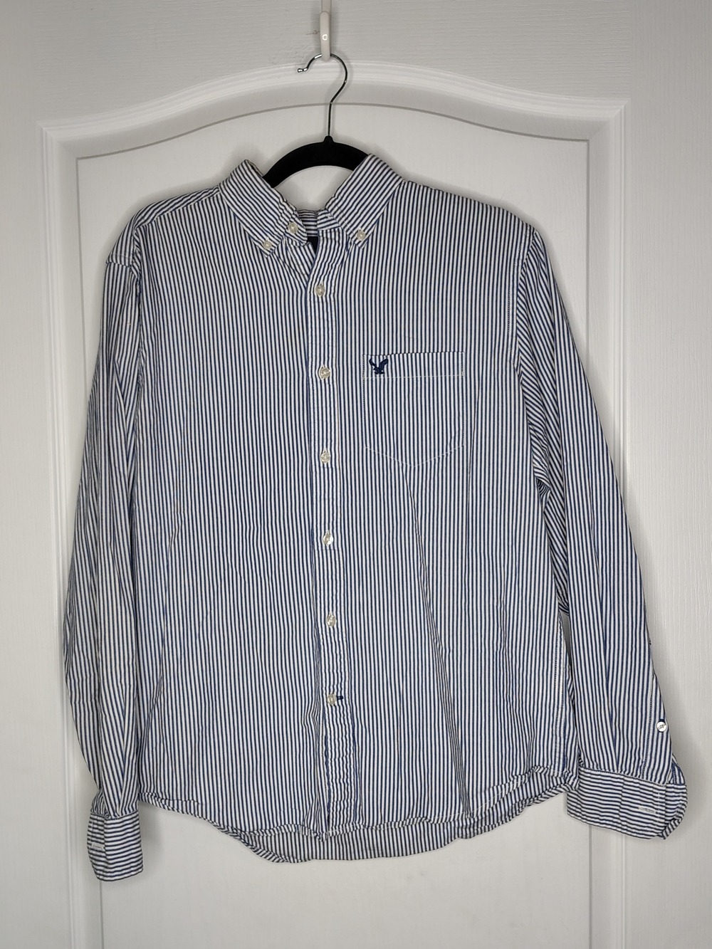 American Eagle Outfitters Men's Blue and White Striped Button-Down Shirt